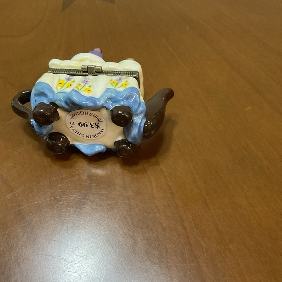 Porcelain Tea Pot Trinket, Pill, Jewelry Box. Still Has Original Tag. - Picture 3 of 12